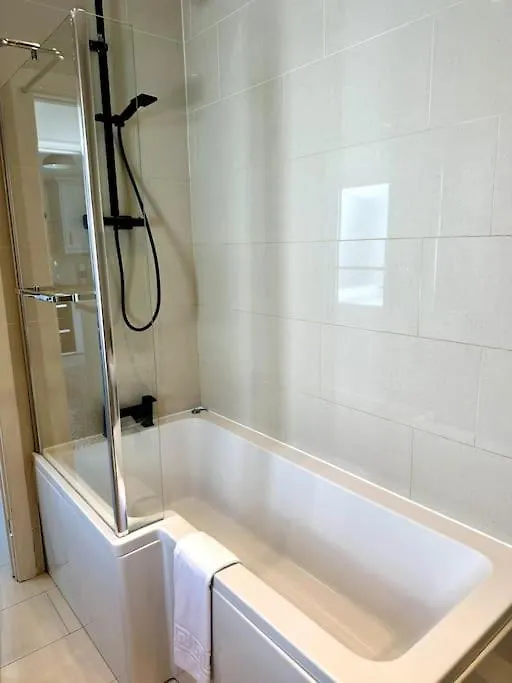 Holiday home 2 Bedroom City Centre House - Pet Friendly - Free Parking Cardiff