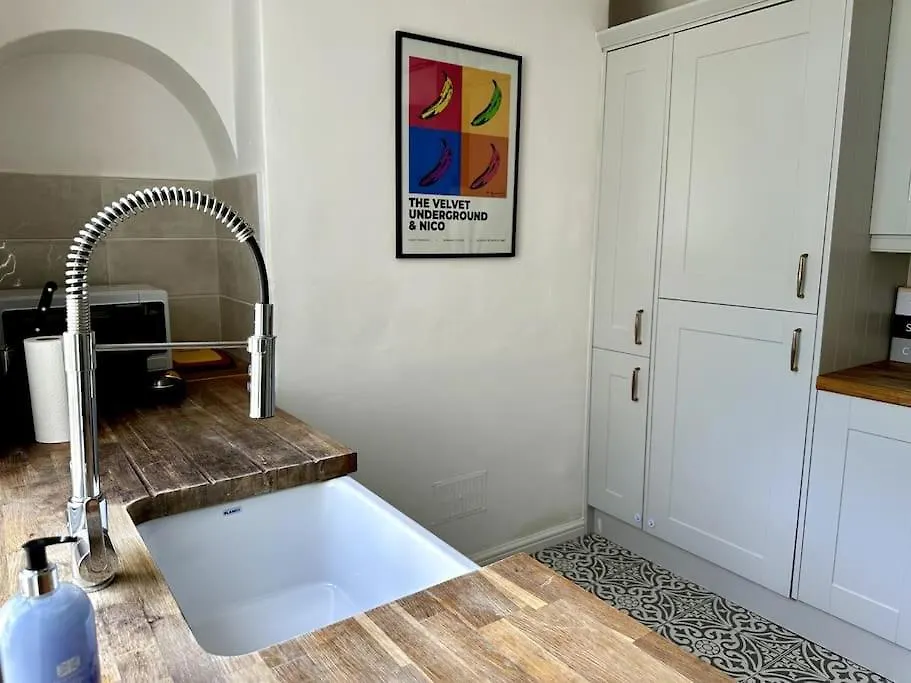 Holiday home 2 Bedroom City Centre House - Pet Friendly - Free Parking Cardiff United Kingdom