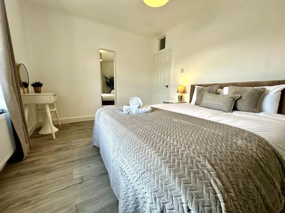 Holiday home 2 Bedroom City Centre House - Pet Friendly - Free Parking Cardiff