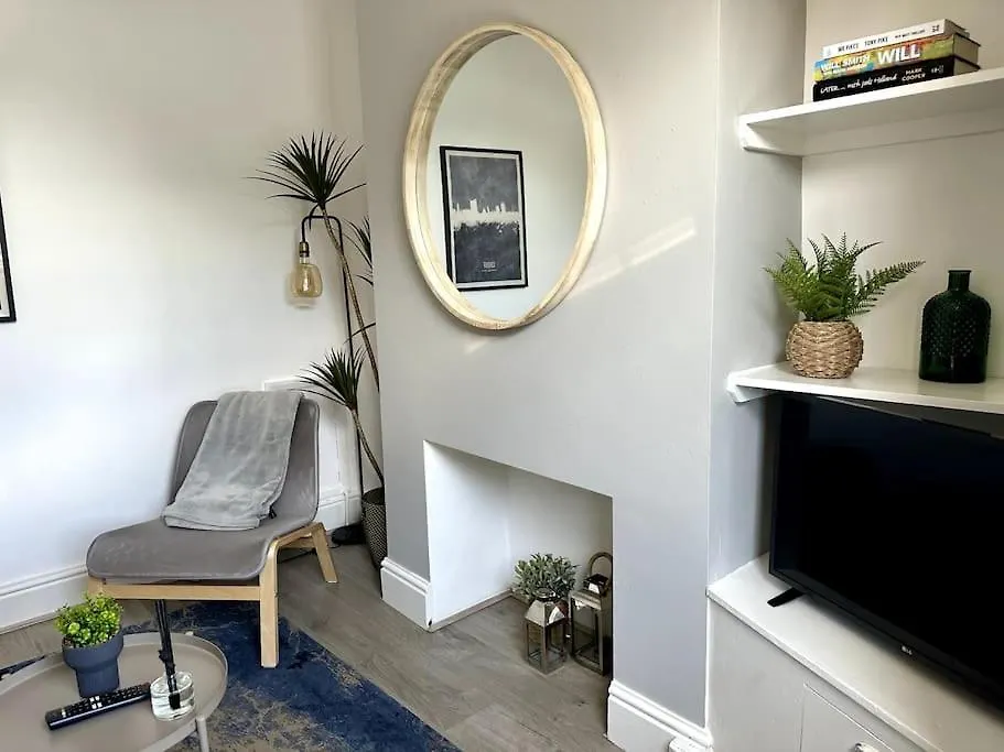 2 Bedroom City Centre House - Pet Friendly - Free Parking Cardiff 0*,  United Kingdom