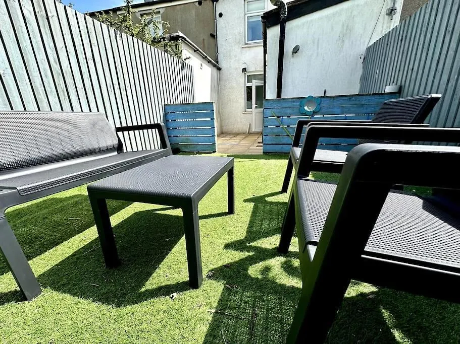 2 Bedroom City Centre House - Pet Friendly - Free Parking Cardiff