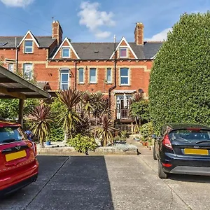 Traditional 3-bed In Pontcanna With Parking Cardiff