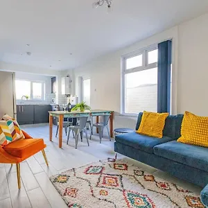 New Stylish 5bd, 5min From Town Cardiff