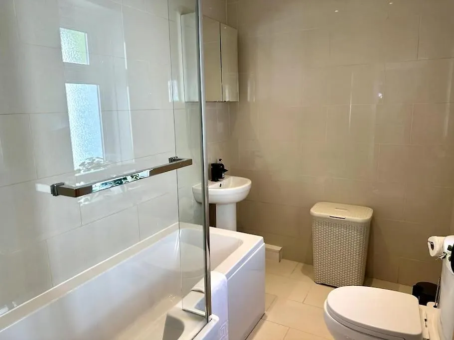 2 Bedroom City Centre House - Pet Friendly - Free Parking Cardiff Holiday home